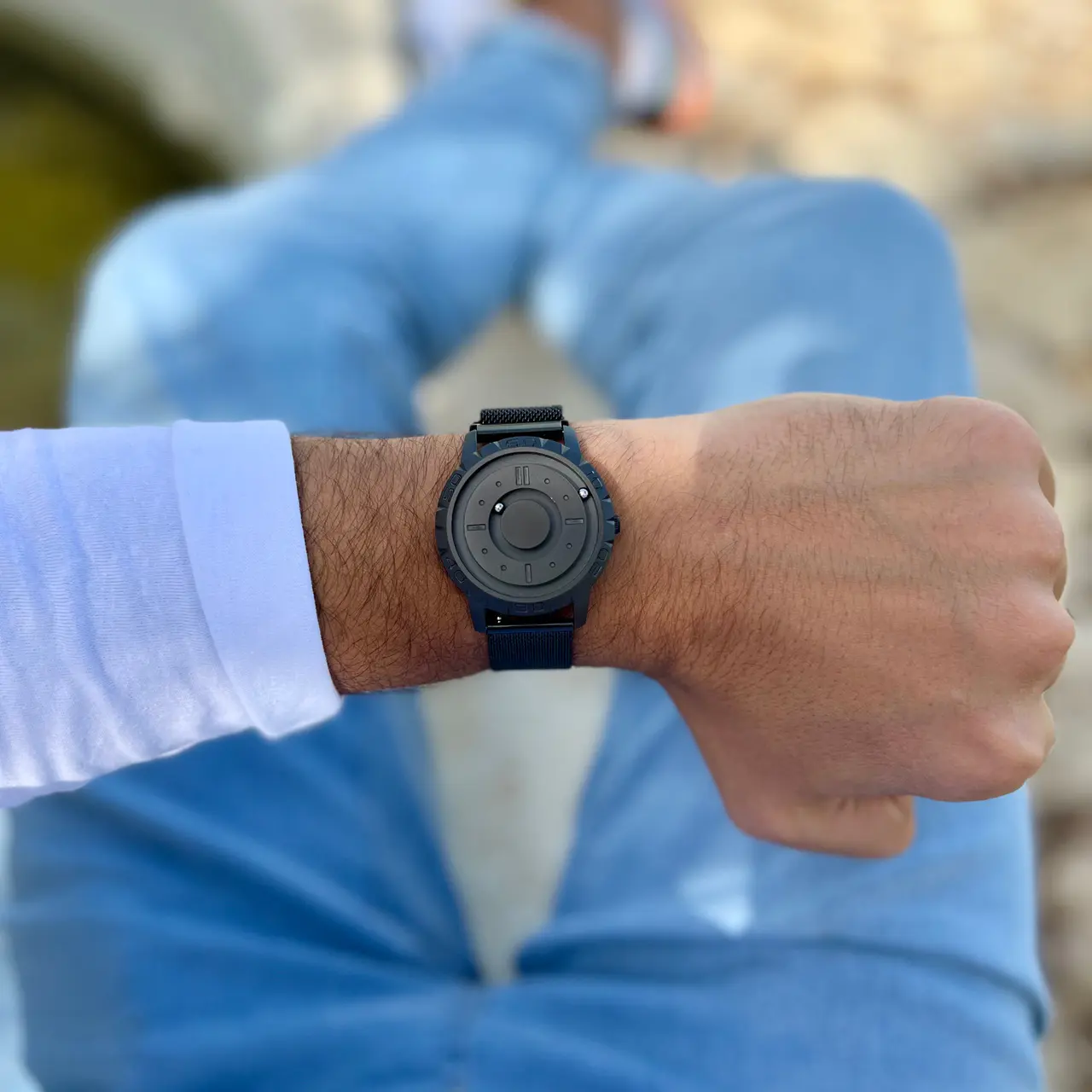 Komet Black mesh magnetic black