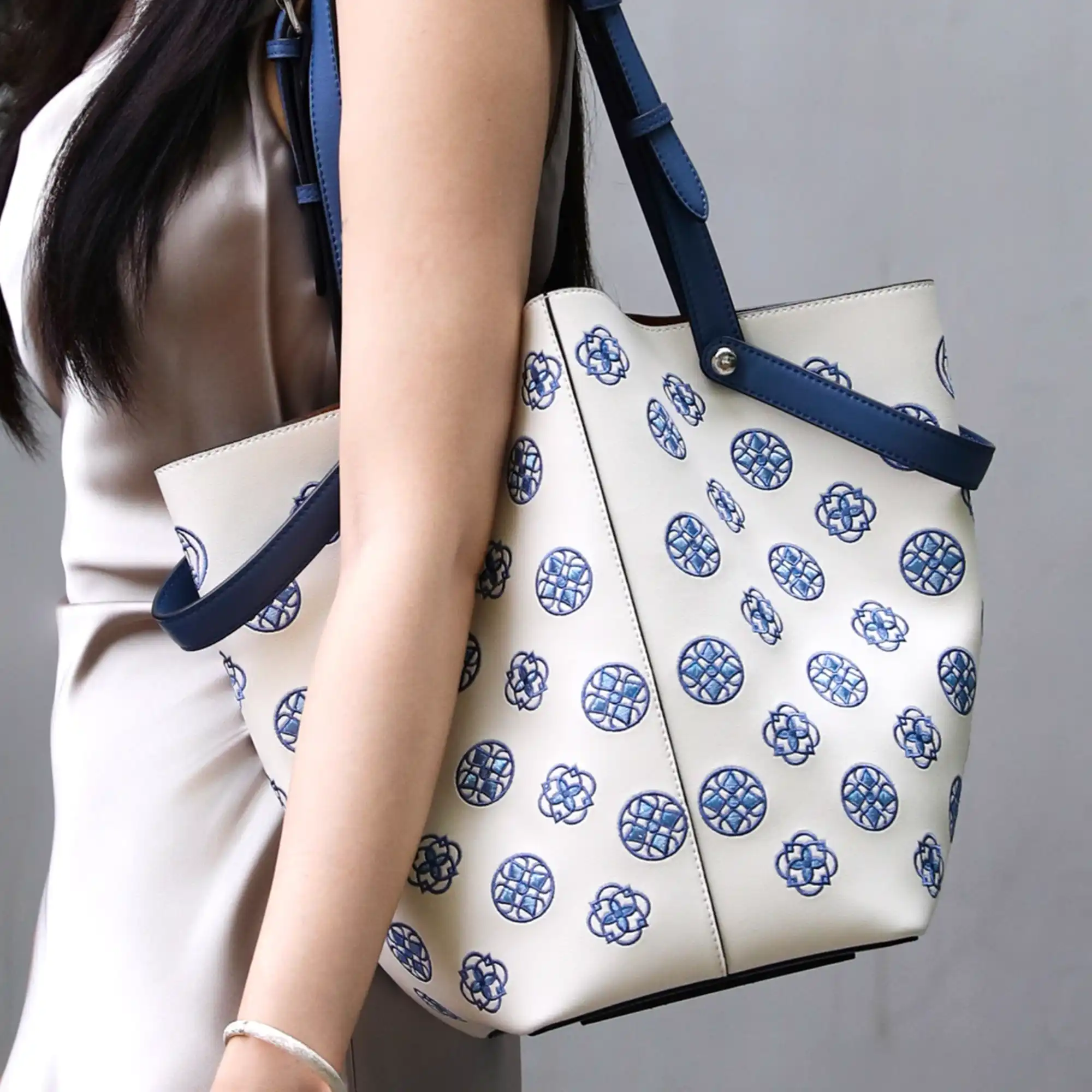 Chinese Intangible Cultural Heritage Embroidered Leather Bag